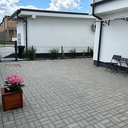 Zuzana Apartman *